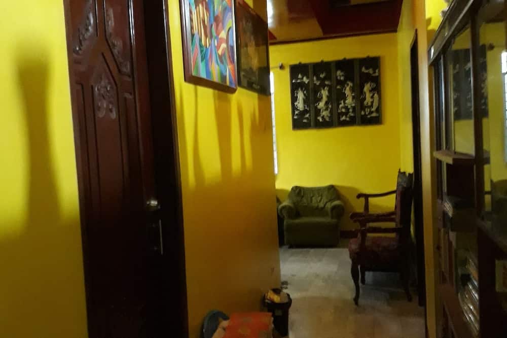 Jack & Claud Bed & Breakfast Guest House