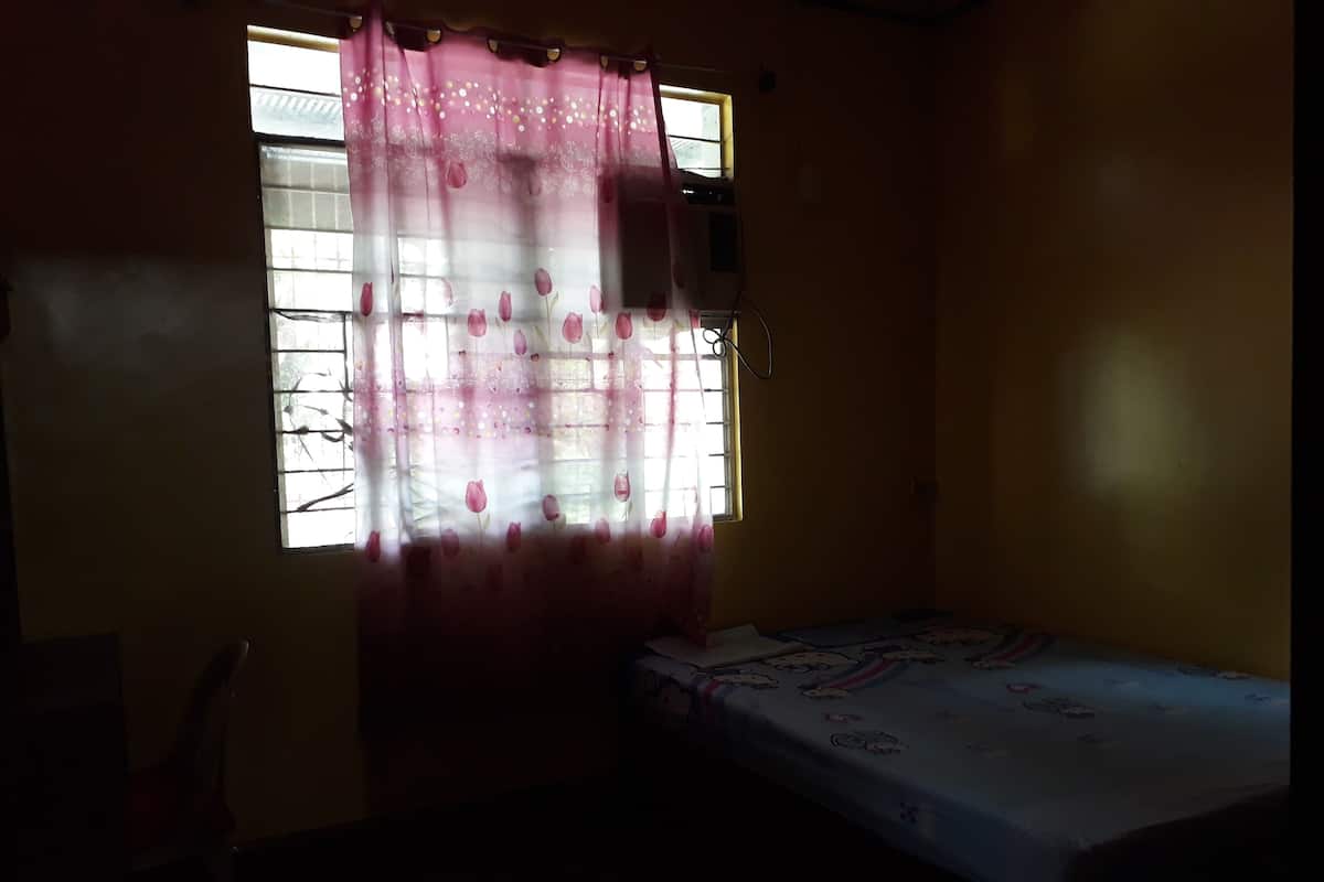 In-room safe, desk, rollaway beds (surcharge), WiFi (free)