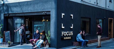 An exterior of a building with a sign reading "FOCUS KURAMAe".
