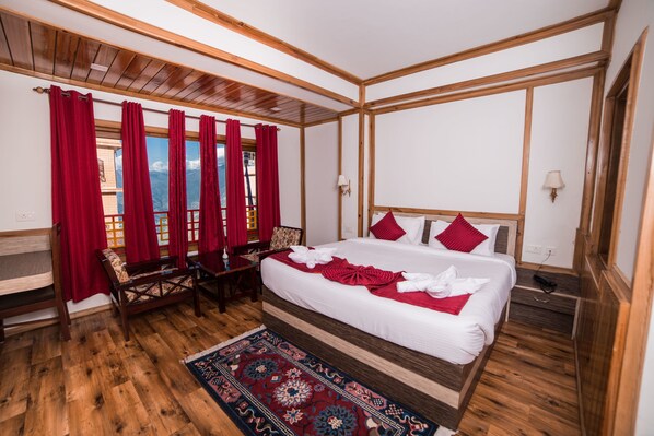 Premium-Doppel- oder -Zweibettzimmer, 1 Doppelbett, Raucher, Hügelblick | Blick auf die Berge