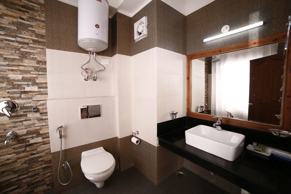 Premium Double or Twin Room, 1 Double Bed, Smoking, Hill View | Bathroom | Shower, slippers, towels