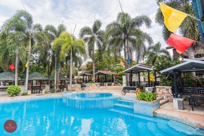 2 outdoor pools - Quezon Premier Hotel Candelaria (Candelaria)