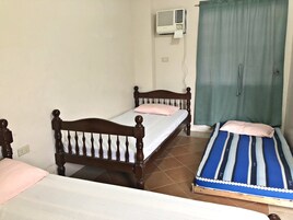 Rollaway beds (surcharge), bed sheets
