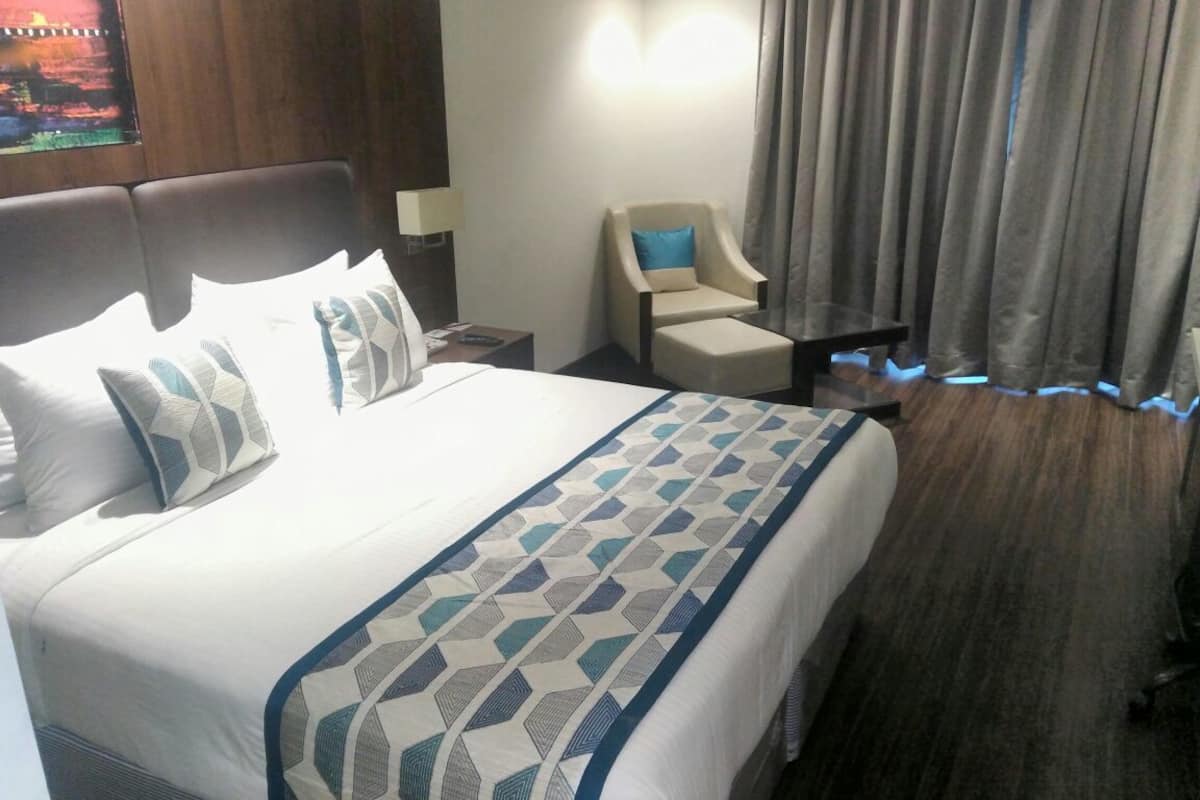 Phòng đôi Executive, 1 giường cỡ king, không hút thuốc | Bộ đồ giường cao cấp, minibar, két bảo mật tại phòng, bàn 
