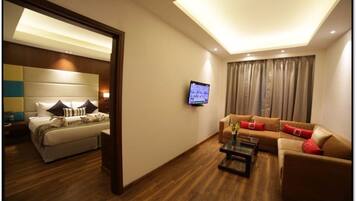 Luxury-Suite, 1 King-Bett, Nichtraucher | 1 Schlafzimmer, hochwertige Bettwaren, Minibar, Zimmersafe