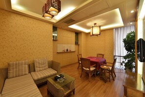 In-room safe, desk, blackout drapes, free WiFi - Chengdu Lu Tian Hua Hotel (Chengdu)