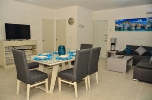 Family Apartment, 3 Bedrooms | Living area