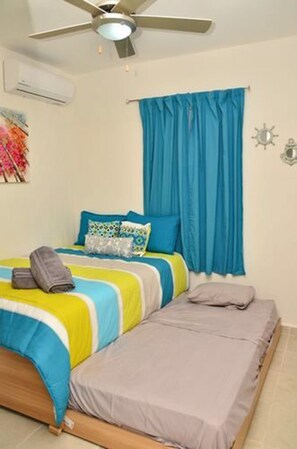 Departamento familiar, 3 habitaciones | 3 habitaciones, caja de seguridad en la habitación y escritorio 