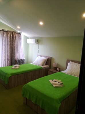 Standard Twin Room, Balcony, Garden View | Iron/ironing board, rollaway beds, free WiFi, bed sheets