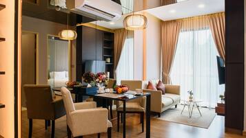 Parc Honeymoon Suite | Living area | Smart TV