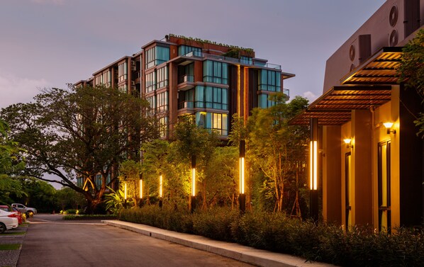 住宿正面 (夜晚)