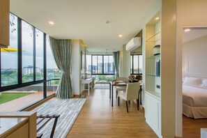 Parc S-Class Suite | 1 quarto, frigobar, cofres nos quartos, individualmente decorados