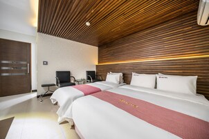 Family Room | Individually decorated, individually furnished, desk, soundproofing