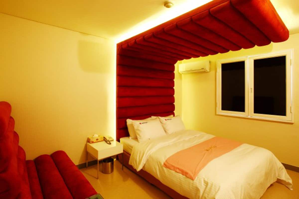 Decoración personalizada, muebles diferentes y escritorio