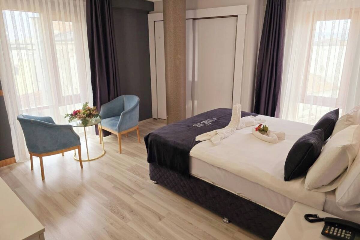 Premium bedding, desk, soundproofing, iron/ironing board (on request)