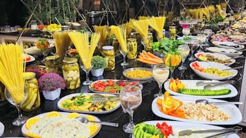 Free daily buffet breakfast