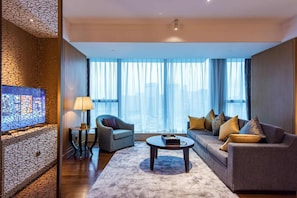 Habitación doble ejecutiva | Ropa de cama de alta calidad, edredón, escritorio y cortinas blackout
