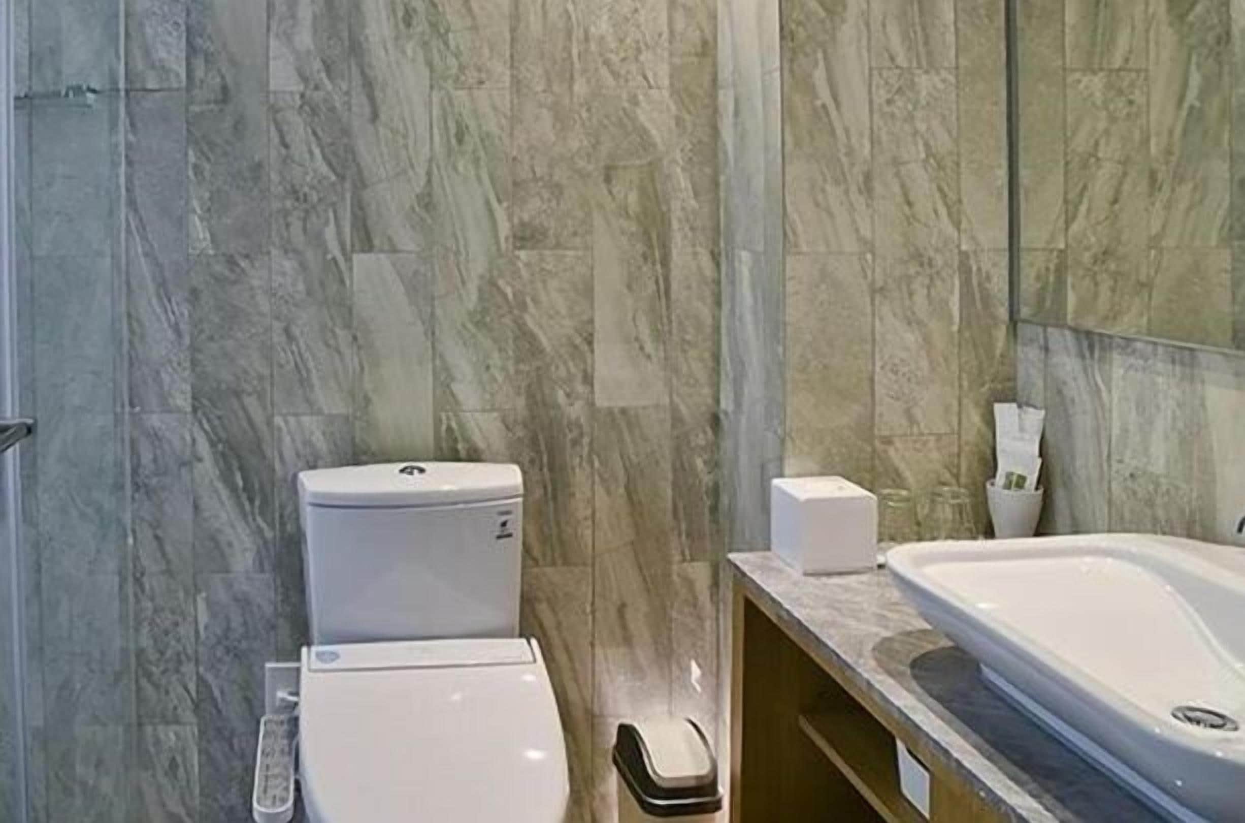 classic double room | desk, blackout curtains, free wifi, bed sheets