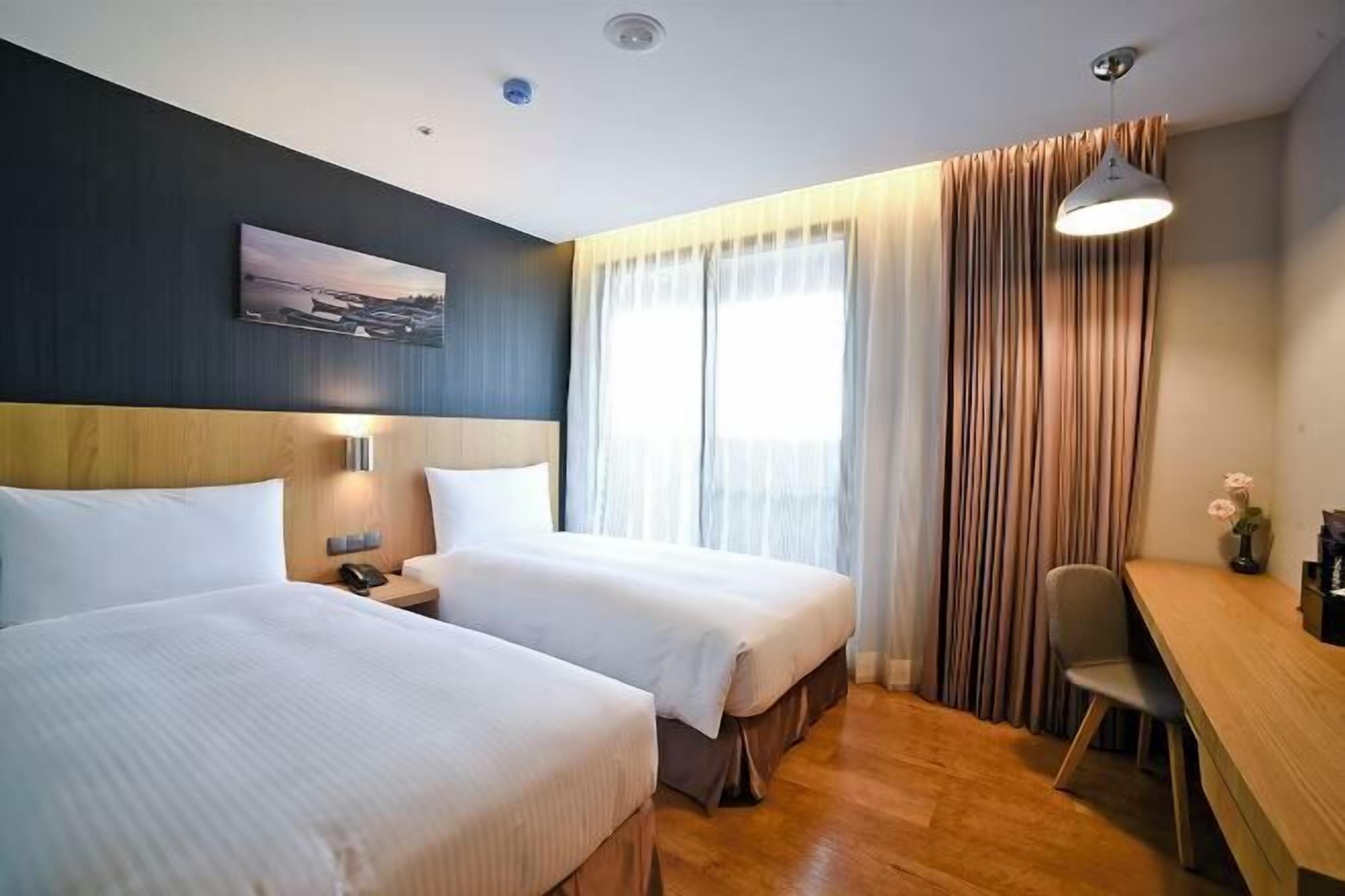 Desk, blackout drapes, free WiFi, bed sheets