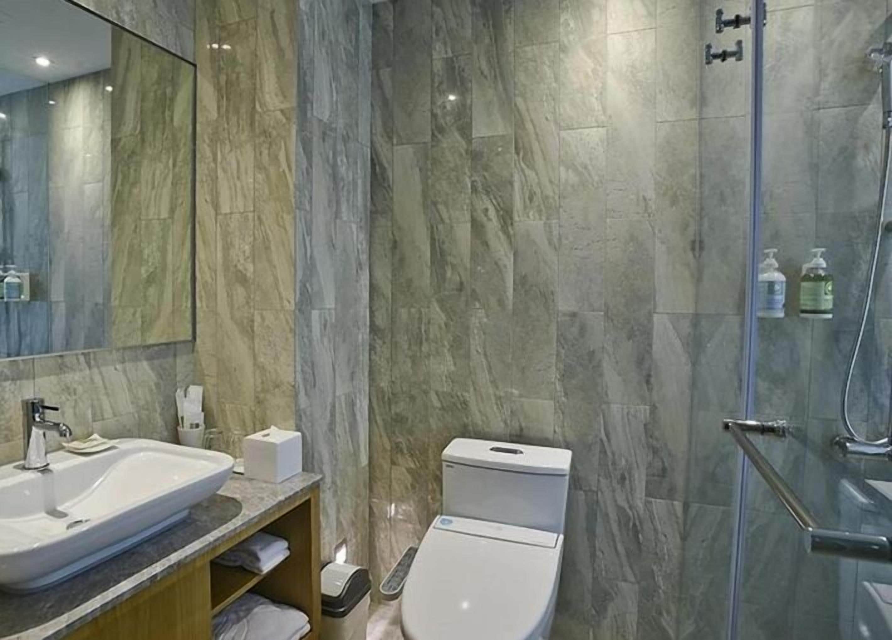 basic twin room, non smoking | desk, blackout curtains, free wifi, bed sheets