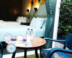 标准双床房 | 客房内保险箱、遮光窗帘、熨斗/熨板、免费 WiFi