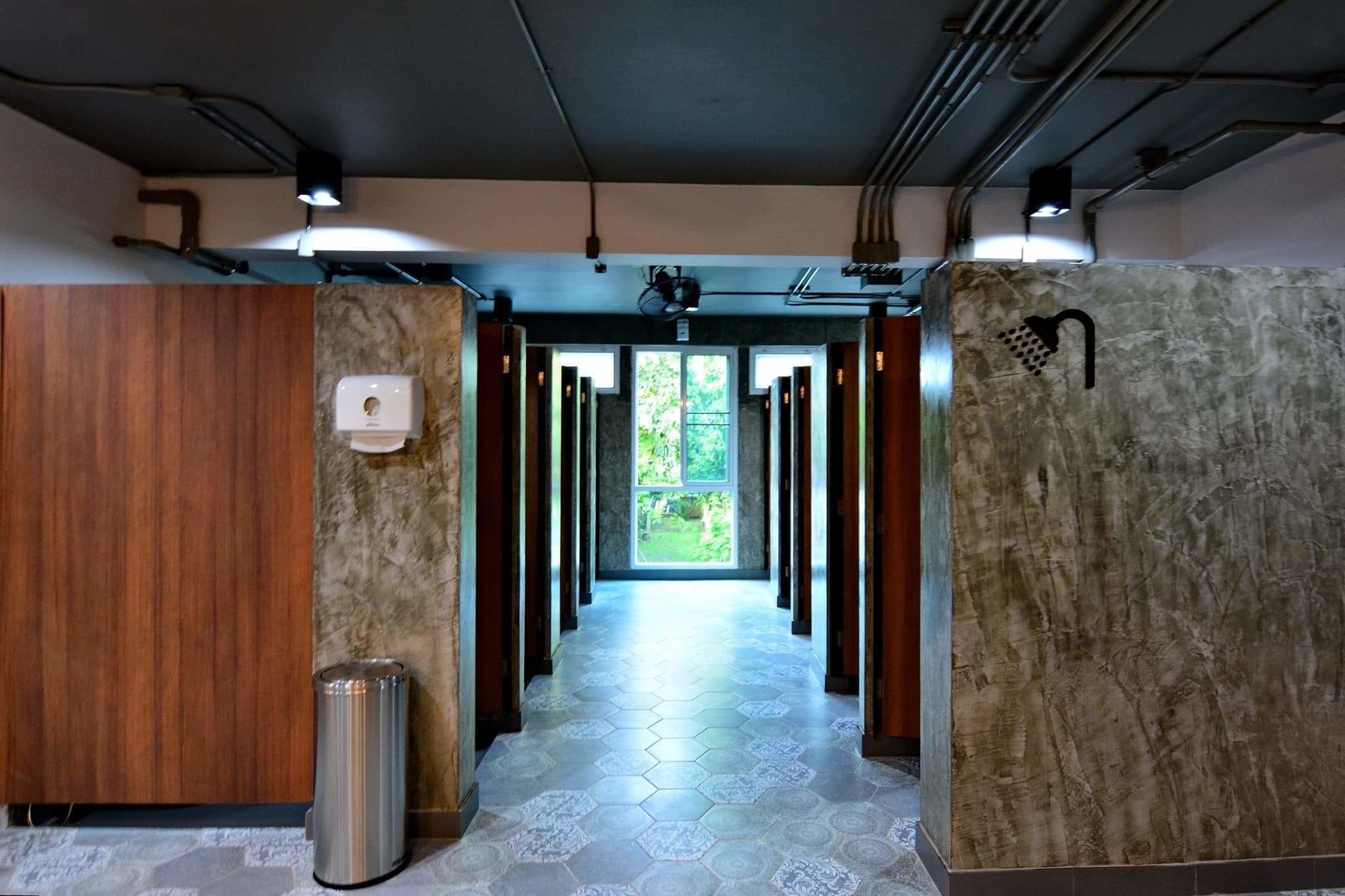 A Bed in 8-Bed Female Dormitory with Shared Bathroom | Bathroom | Shower, free toiletries, hair dryer, towels