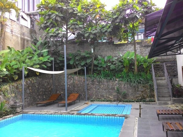 Outdoor pool - Hotel Augusta Lembang (Lembang)