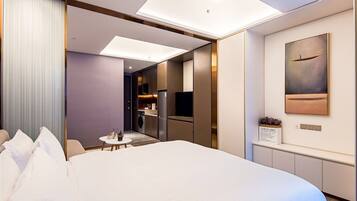 Deluxe Double Room | Individually decorated, blackout drapes, free WiFi, bed sheets