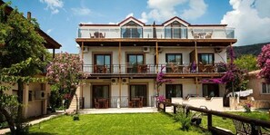 Fachada da propriedade