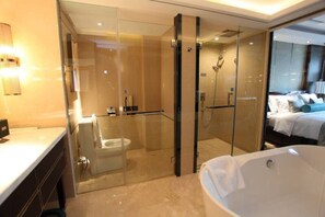 Executive Double Room | Bathroom | Free toiletries, hair dryer, slippers - TOTEM ELEGANT HOTELS (Chengdu)