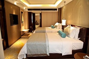 Executive Twin Room | Minibar, in-room safe, desk, blackout curtains - TOTEM ELEGANT HOTELS (Chengdu)