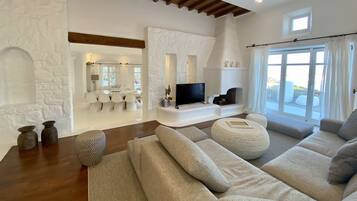 Superior Villa, 6 Bedrooms, Private Pool | Living area