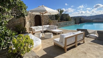 Superior-huvila, 6 makuuhuonetta, yksityinen uima-allas | Terassi/patio