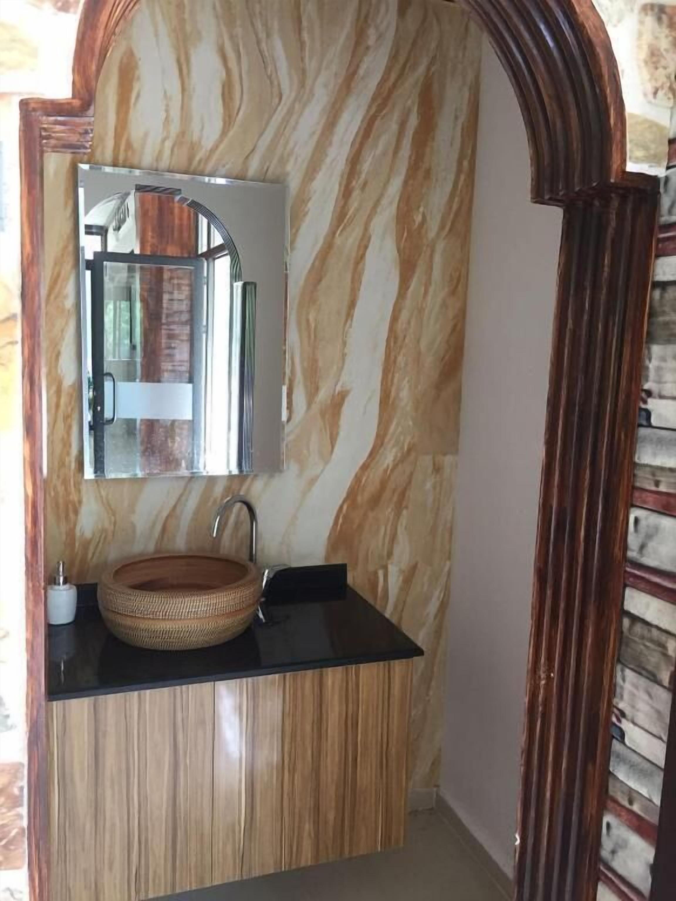 shower, free toiletries, hair dryer, slippers