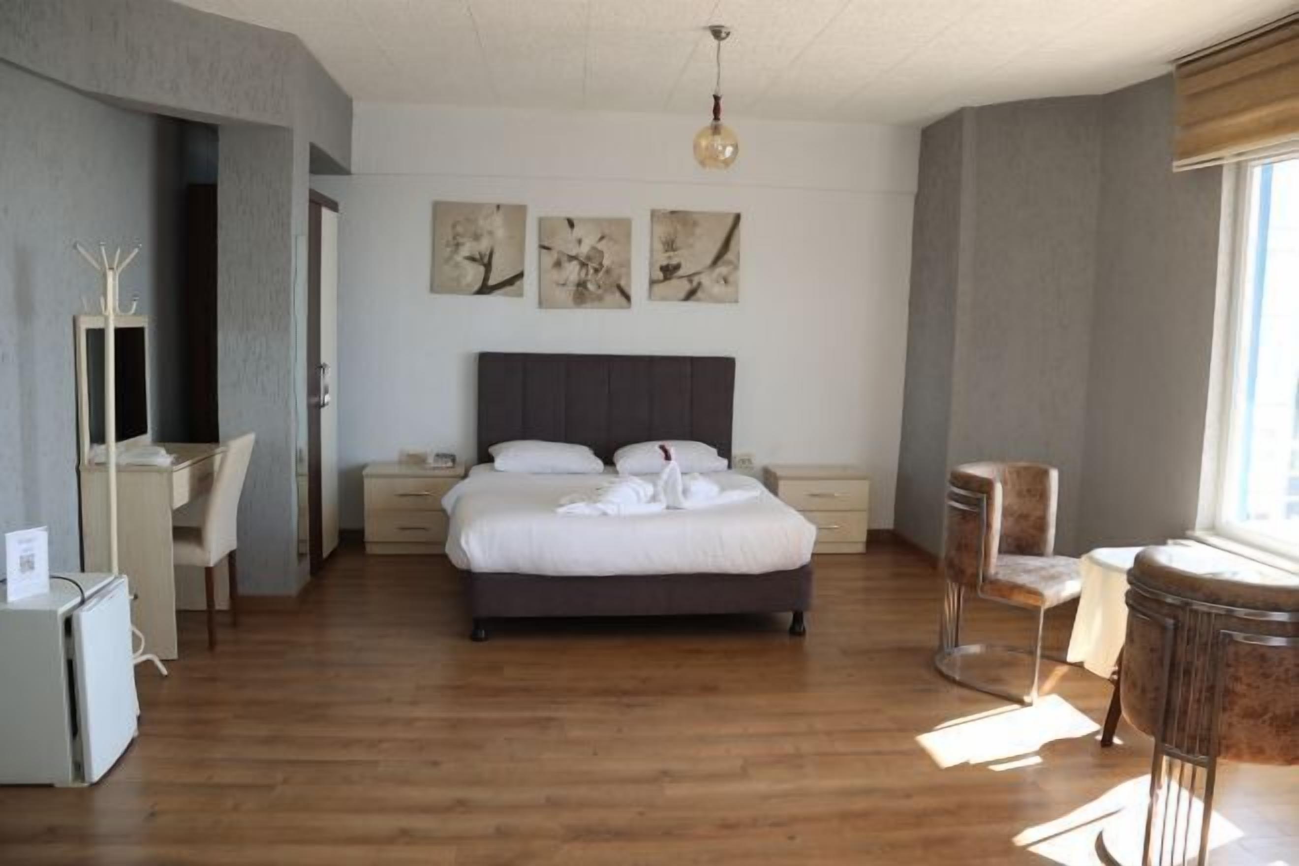 Minibar, desk, soundproofing, iron/ironing board