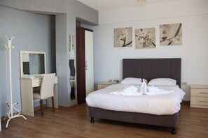 Junior Studio Suite, 1 Bedroom, Sea View | Minibar, desk, soundproofing, iron/ironing board - Grand Koru Otel Beach (Cinarcik)