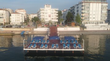 Playa privada, camas de playa gratis, traslado desde/hacia la playa