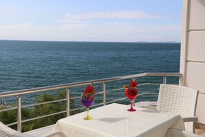 Suíte estúdio júnior, 1 quarto, vista para o mar | Frigobar, escrivaninha, quartos à prova de som