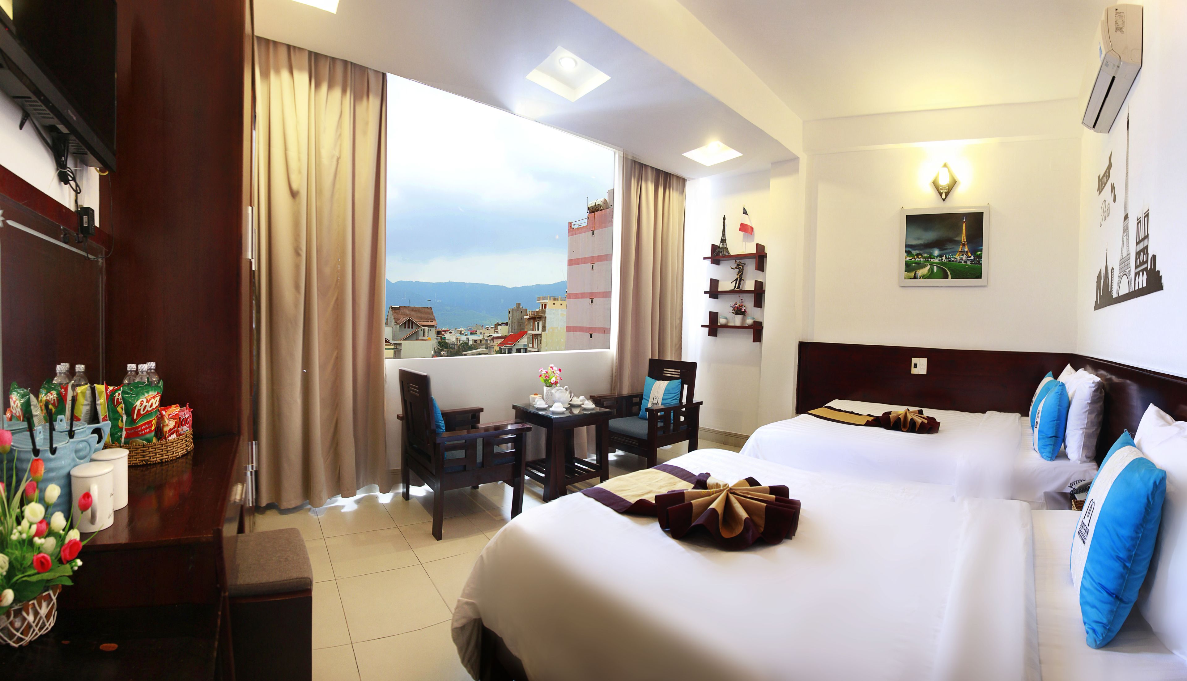 Superior-Dreibettzimmer | Minibar, Schreibtisch, laptopgeeigneter Arbeitsplatz