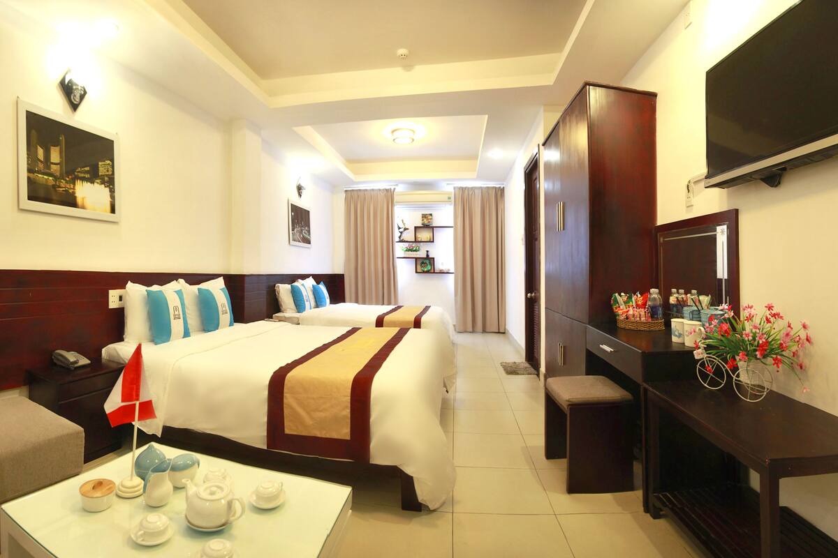 Phòng dành cho gia đình | 1 phòng ngủ, minibar, bàn, khu vực làm việc phù hợp cho laptop