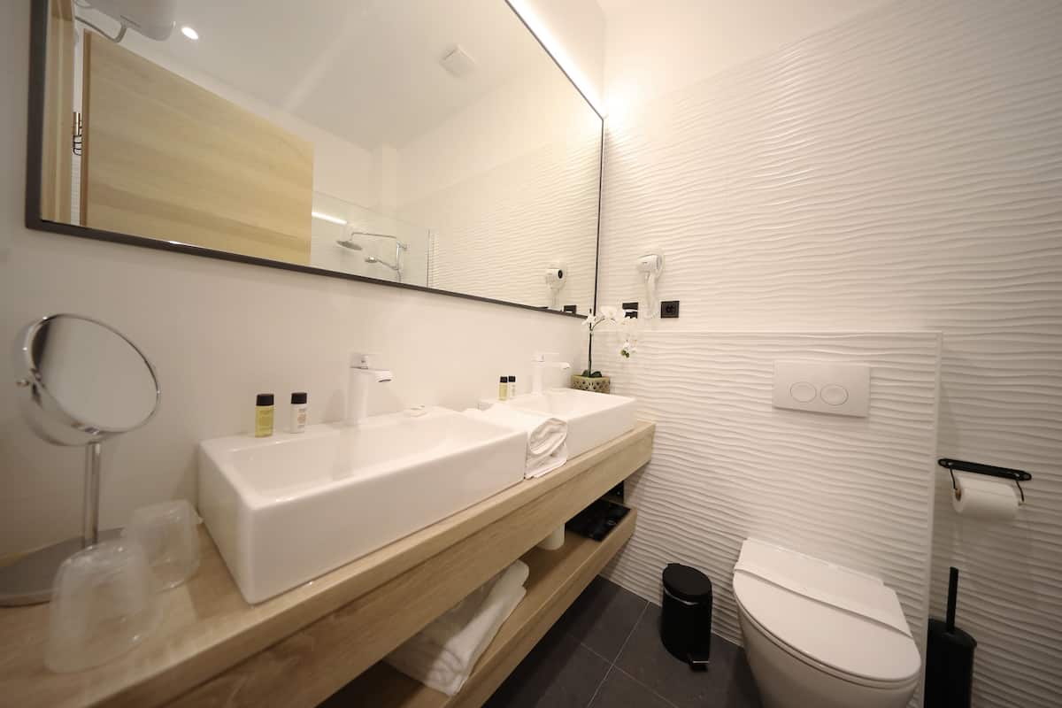 superior double room | bathroom | shower, free toiletries, hair dryer, bathrobes