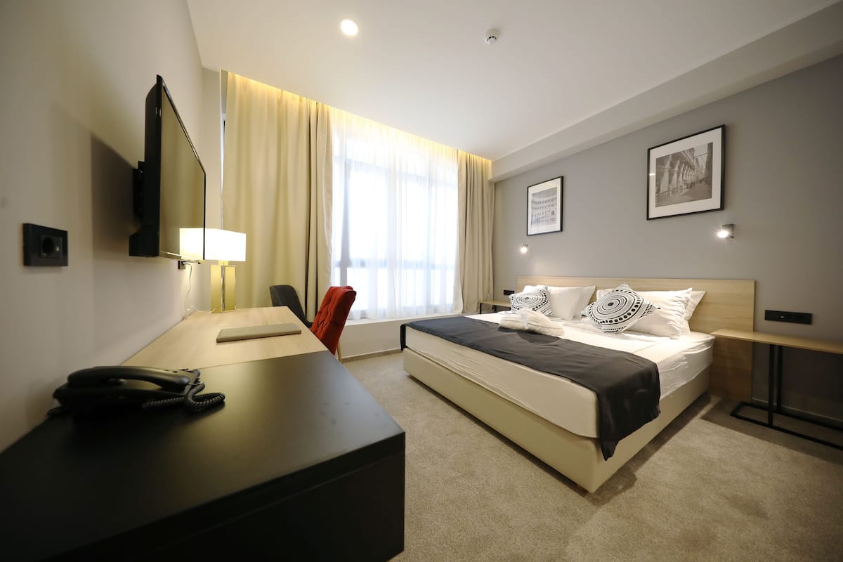 standard double room | minibar, in-room safe, desk, soundproofing