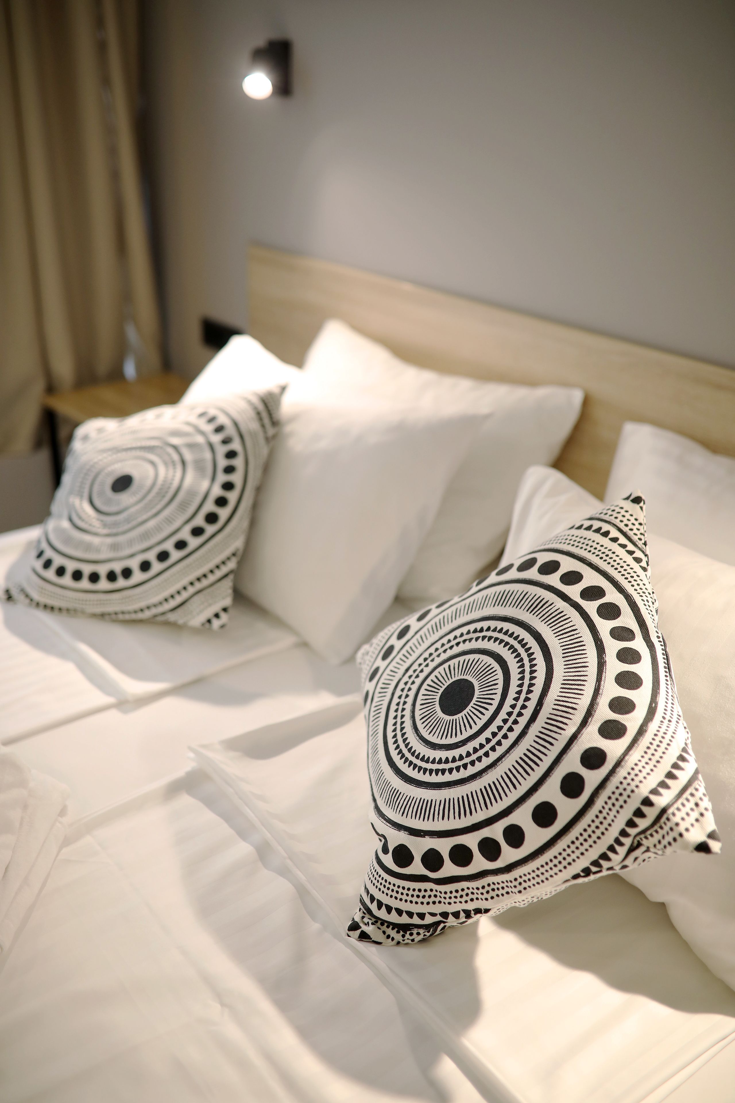 standard double room | minibar, in-room safe, desk, soundproofing