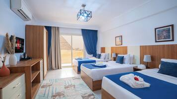 Triple Room | Minibar, desk, soundproofing, iron/ironing board