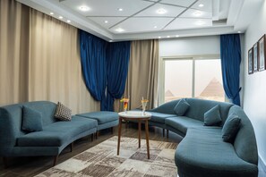Suite (City View) | Minibar, una scrivania, insonorizzazione, ferro/asse da stiro