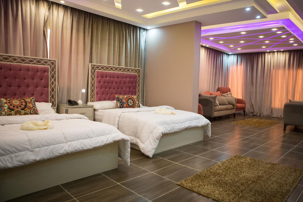 Deluxe Queen Suite with Pyramids View | Minibar, desk, soundproofing, iron/ironing board