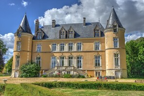 Front of property - Château de Blavou (Saint-Denis-sur-Huisne)
