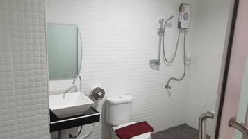 Phòng đôi Tiêu chuẩn | Phòng tắm | Buồng tắm vòi sen, khăn tắm