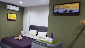 Blackout drapes, free WiFi - Room 18 at PTT Wangchao (K. Wang Chao)