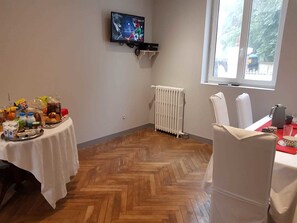 Desayuno bufé gratuito y diario